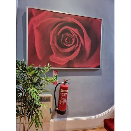 شقة F101-First Floor Flat Fits 3 Near Hyde Park لندن المظهر الخارجي الصورة